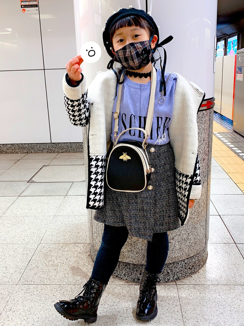 「カジュアルコーデ、キッズファッション、秋冬コーデ、ブーツ、おんなのこコーデ、休日コーデ、女の子コーデ、カラーニット、ANAPKids、shein」｜「SHEINのアイテム（タイツ/ストッキング、ブラック系）」を使った、mikekaさん（キッズ・123cm）の冬コーディネートの1枚目の写真