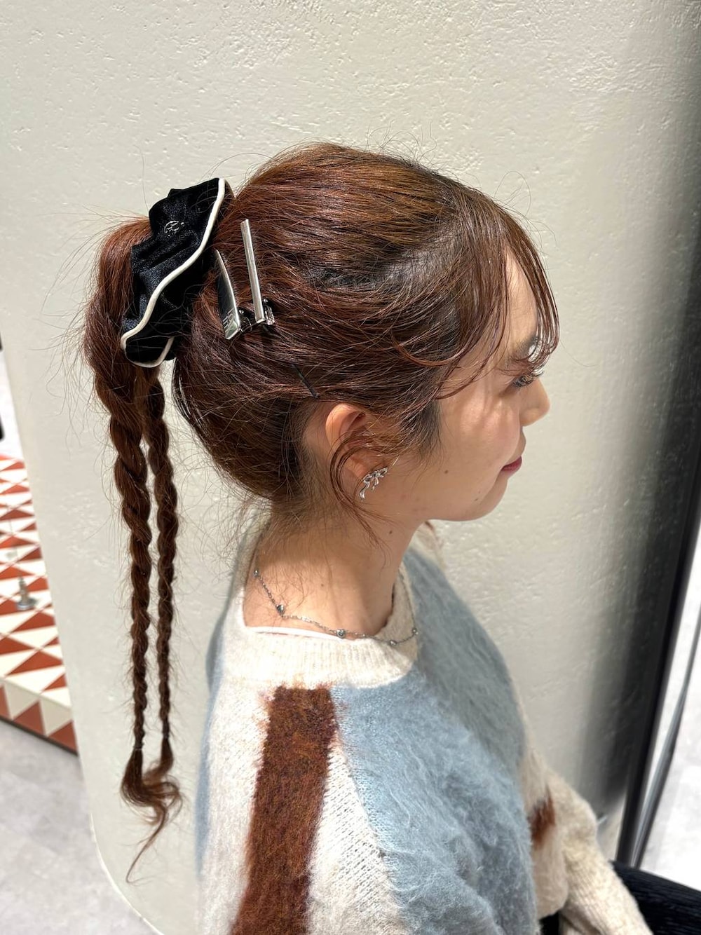「高身長、きれいめ、体型カバー、ヘアアレンジ、ヘアアクセサリー、LOWRYS FARM、ローリーズスタイル_LOWRYS FARM、公認インフルエンサー_LOWRYS FARM、大人女子カジュアル_LOWRYS FARM、ロングヘア、フェミニン」｜「LOWRYS FARMのＬＦセットクリップ　 249434（ヘアピン、シルバー系）」を使った、ゆっぽんさん（レディース・172cm）の冬コーディネートの1枚目の写真