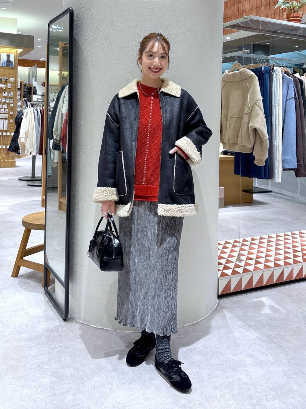 「高身長、きれいめ、体型カバー、ニット、アウター、ブルゾン、冬アウター、冬コーデ、スニーカー、ロングヘア、楽ちんコーデ、ゆったり、LOWRYS FARM、ローリーズスタイル_LOWRYS FARM、公認インフルエンサー_LOWRYS FARM」｜「LOWRYS FARMのリバーシブルボアＺＩＰブルゾン 116490（ブルゾン、ブラック系）」を使った、ゆっぽんさん（レディース・172cm）の秋コーディネートの1枚目の写真