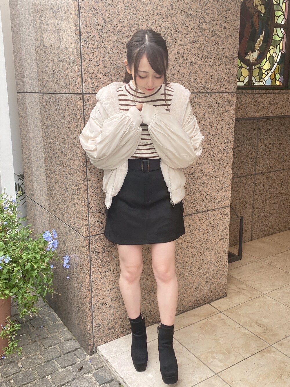 「大人カジュアル、冬コーデ、ビッグシルエット、シンプルコーデ、ゆったりコーデ、オトナカワイイ、低身長、もこもこ、モノトーンコーデ、MA-1、one way、ワンウェイ、PARKeast、abc une face」｜「abc une faceのリバーシブルMA-1（MA-1、ホワイト系）」を使った、onewayさん（レディース・153cm）の冬コーディネートの1枚目の写真