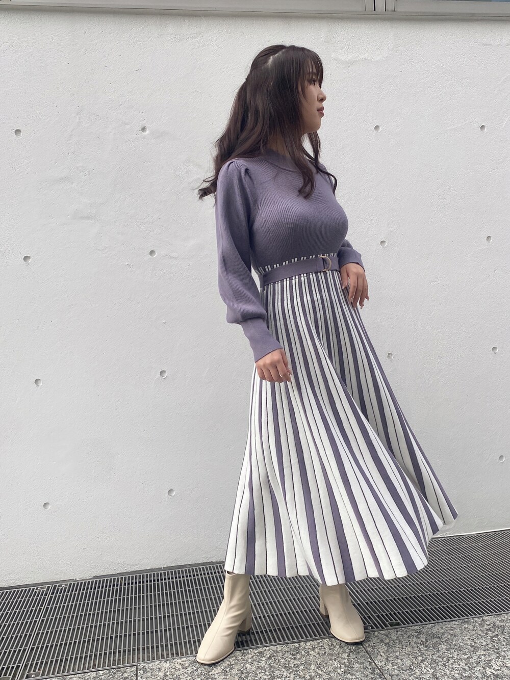 「シンプルスタイル、おでかけコーデ、ニットワンピース、ロングワンピース、オトナ女子、キレイめコーデ、ドッキングワンピ、ストライプ、プリーツワンピース、one way、ワンウェイ、NOMAE」｜「NOMAEのマルチカラープリーツニットワンピース（ワンピース、ブルー系）」を使った、onewayさん（レディース・161cm）の冬コーディネートの1枚目の写真