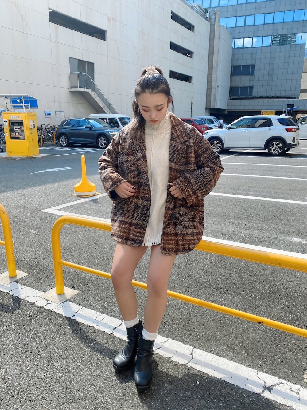 「クリスマスに着たい服、オトナカジュアル、秋冬コーデ、ブーツスタイル、ジャケット、ビッグシルエット、オーバーサイズ、one way、ワンウェイ」｜「one wayのチェックテーラーBIGジャケット（テーラードジャケット、ブラウン系）」を使った、onewayさん（レディース・158cm）の冬コーディネートの1枚目の写真