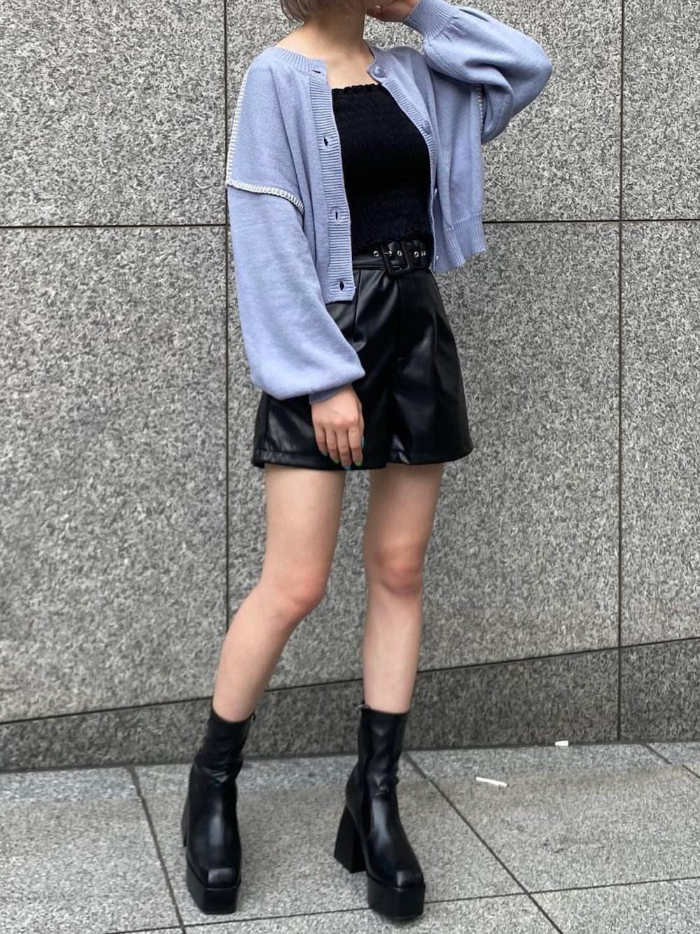 「初秋コーデ、大人女子、秋服、カーディガン、カーディガンコーデ、カジュアルコーデ、カジュアル、ハンドステッチ、one way、ワンウェイ」｜「one wayのシャーリングキャミソール（キャミソール、ブラック系）」を使った、onewayさん（レディース・166cm）の秋コーディネートの1枚目の写真