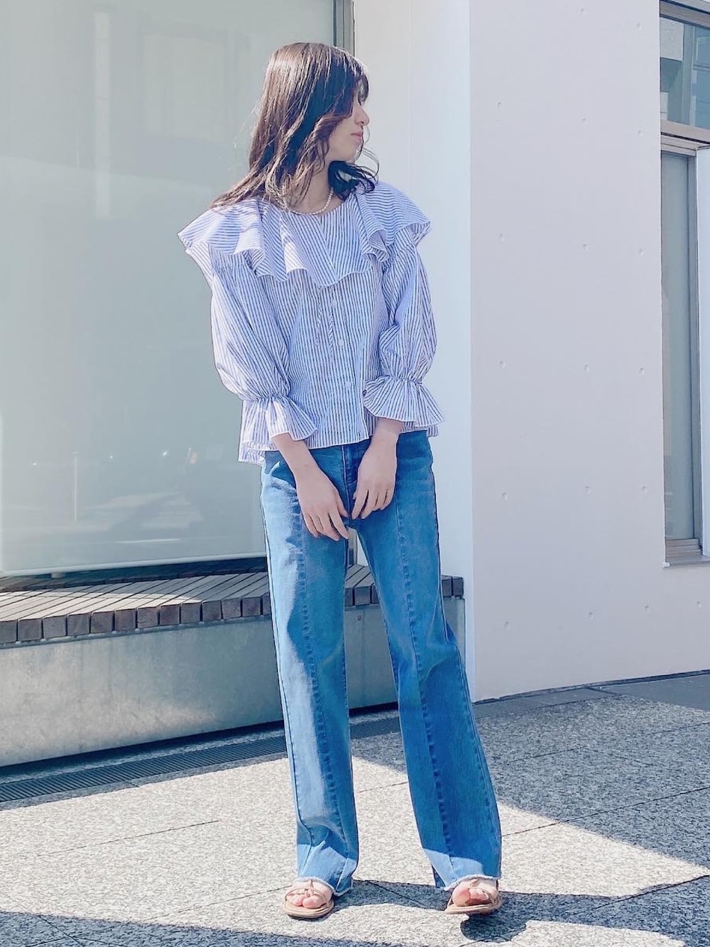 「カジュアル、オトナ女子、キレイめ、ブラウス、セーラーカラー、ストライプ、デニムコーデ、ブラウスコーデ、one way、ワンウェイ、NOMAE」｜「NOMAEのBACKレースアップストレートデニム（デニムパンツ、ブルー系）」を使った、onewayさん（レディース・162cm）の春コーディネートの1枚目の写真