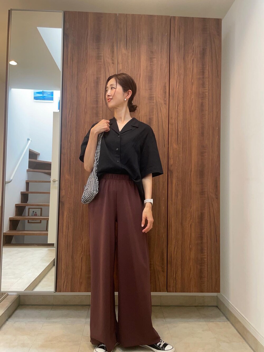 「春夏コーデ、パンツスタイル、きれいめカジュアル、ootd、初夏コーデ、高身長女子、高身長コーデ、リネン、リネンシャツ、UNIQLO、ZARA、リラックススタイル、シンプル、シンプルコーデ、シャツスタイル」｜「UNIQLOのリネンブレンドオープンカラーシャツ（半袖）（シャツ/ブラウス、ブラック系）」を使った、mikiさん（レディース・174cm）の春コーディネートの1枚目の写真