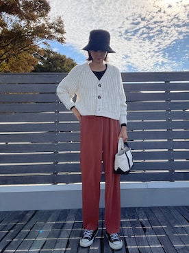 「H&M（エイチ・アンド・エム）のアイテム（カーディガン/ボレロ、ホワイト系）」を使った、mikiさん（レディース・174cm）の秋コーディネート