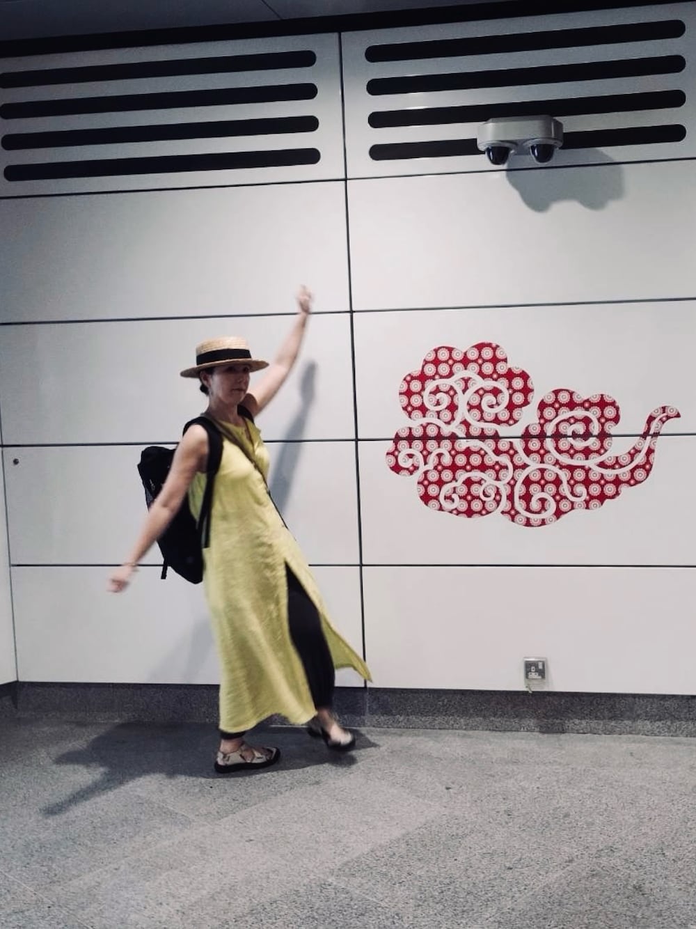 「夏コーデ、旅行コーデ」｜「mont-bellのアイテム（バックパック/リュック、ブラック系）」を使った、Michi  Murakamiさん（レディース・170cm）の春コーディネートの1枚目の写真