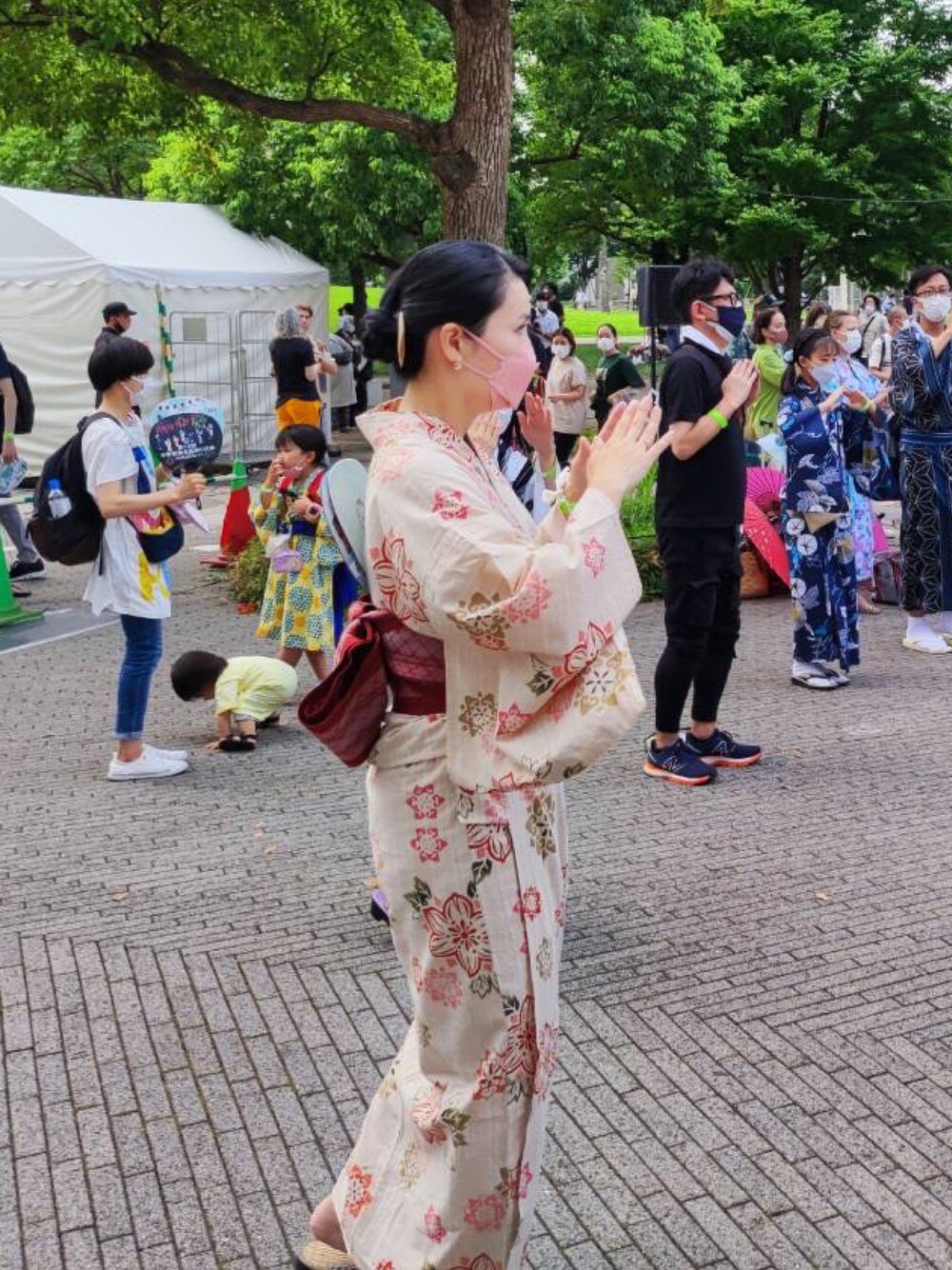 「浴衣、盆踊り、bon踊り」｜「笠仙のアイテム（ワンピース/ドレス、ベージュ系）」を使った、Michi  Murakamiさん（レディース・170cm）の夏コーディネートの1枚目の写真