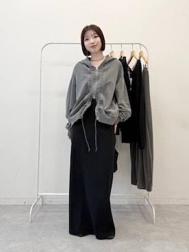 「LEPSIM（レプシィム）のフリフリ加工フーディー　1051753（パーカー、グレー系）」を使った、kotomiさん（レディース・157cm）の夏コーディネート