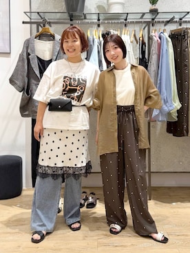 「LEPSIM（レプシィム）のシアーシャツ長袖チュニック　147435（シャツ/ブラウス、ブラウン系）」を使った、kotomiさん（レディース・157cm）の夏コーディネート