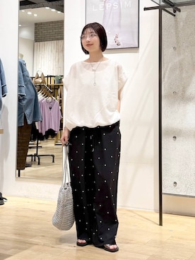 「LEPSIM（レプシィム）のメタリックヤーントート　646439（ショルダーバッグ、シルバー系）」を使った、kotomiさん（レディース・157cm）の夏コーディネート