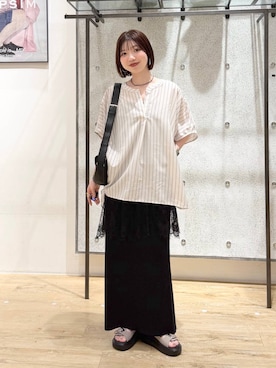 「LEPSIM（レプシィム）の14ゲージニットナロースカート　242468（スカート、ブラック系）」を使った、kotomiさん（レディース・157cm）の春コーディネート