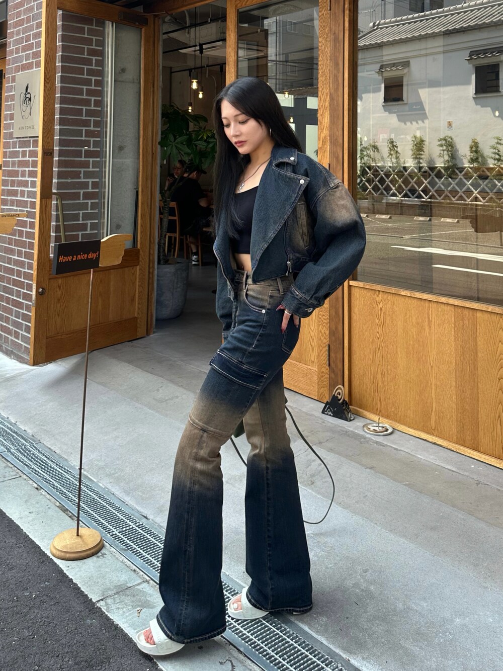 DIESELのアイテムを使った「デニムセットアップ」のレディース人気