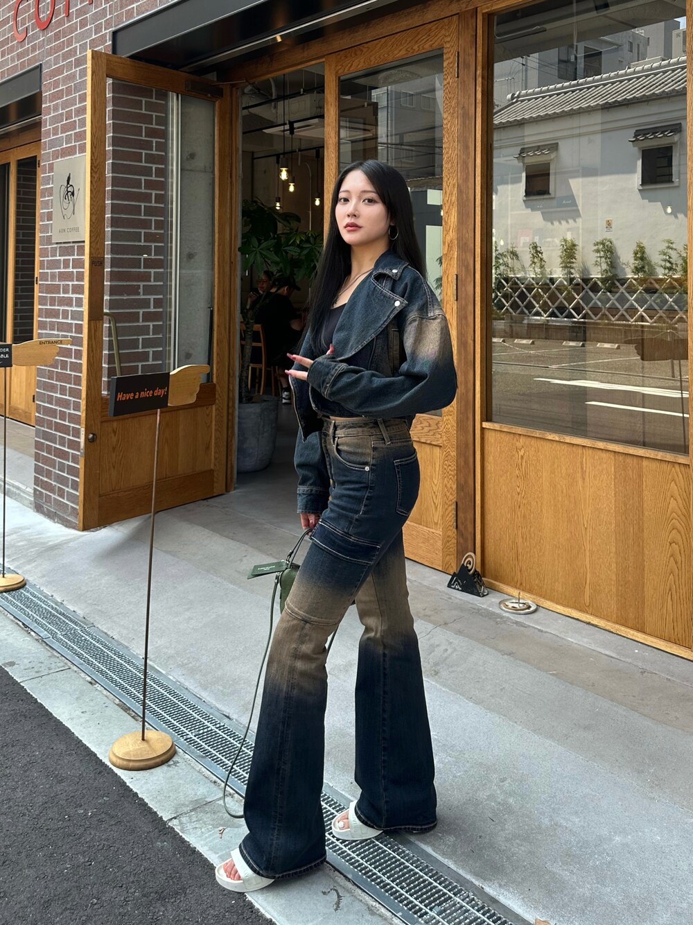 DIESELのアイテムを使った「デニムセットアップ」のレディース人気