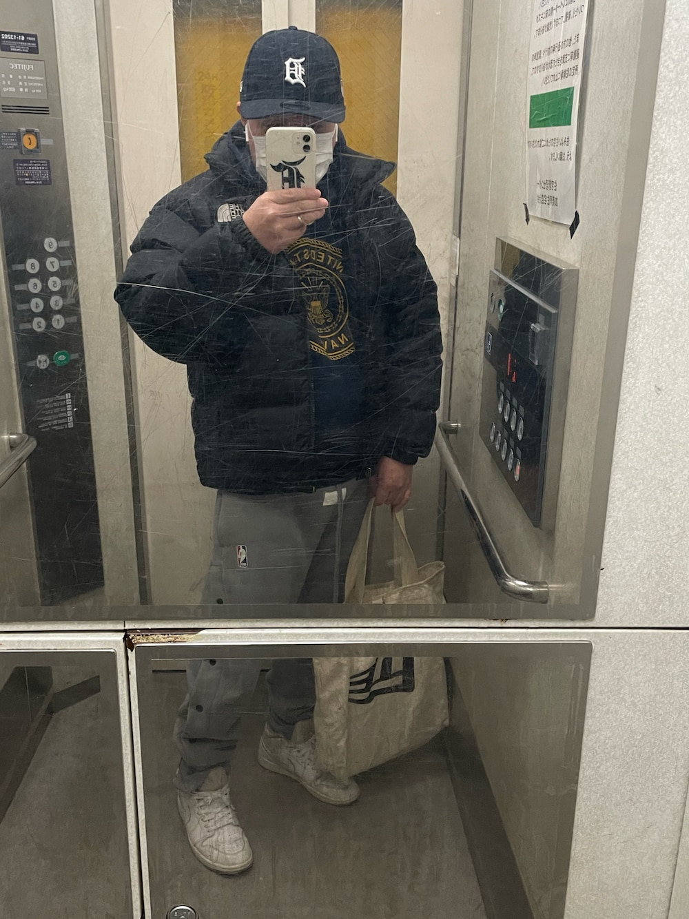「NEW ERA、fog、fear of god、fear of god × NIKE、fogEssentials、フィアオブゴッド、FOG - Fear Of God Essentials、northface、ヌプシ、NIKE」｜「ARMY ARMYのアイテム（パーカー、ブルー系）」を使った、はまちゃんさん（メンズ・167cm）の春コーディネートの1枚目の写真
