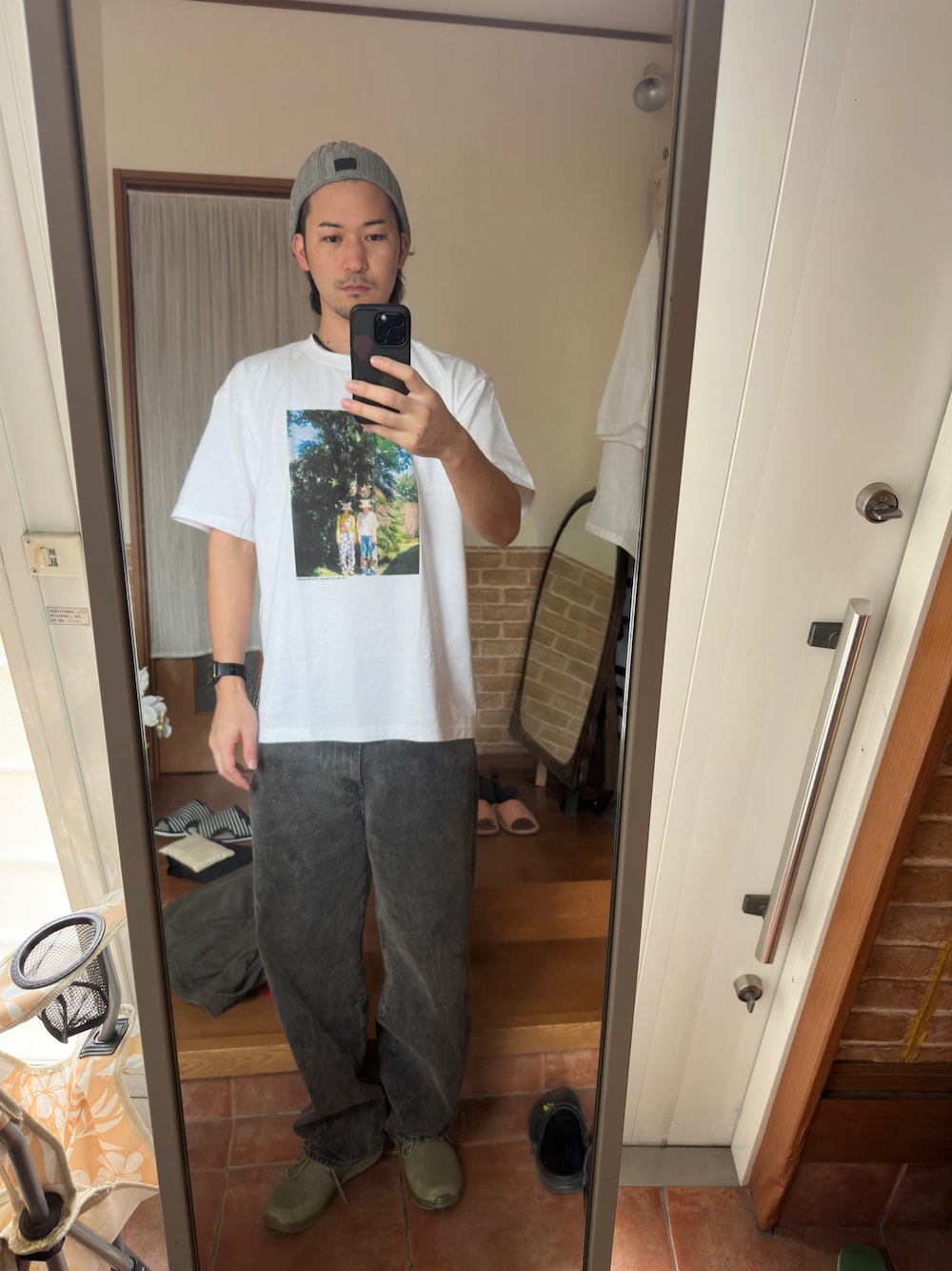 「chelmicoのあの夏の日 Tee（Tシャツ/カットソー、ホワイト系）」を使った、ryuさん（メンズ・181cm）の秋コーディネートの1枚目の写真