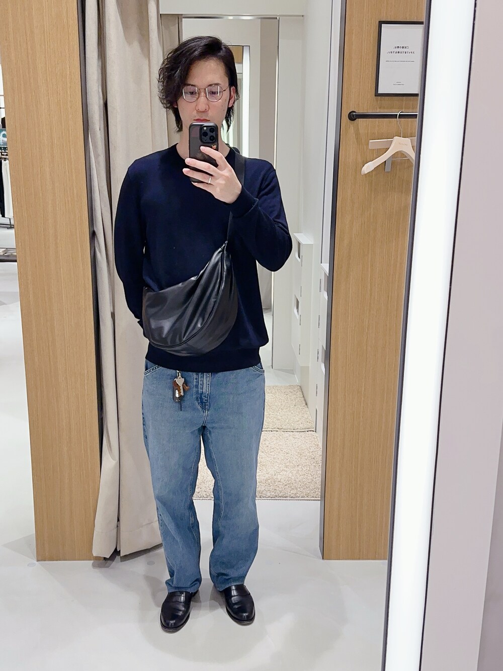 「UNIQLOのエクストラファインメリノクルーネックセーター（長袖）（ニット/セーター、ブルー系）」を使った、ryuさん（メンズ・182cm）の春コーディネートの1枚目の写真