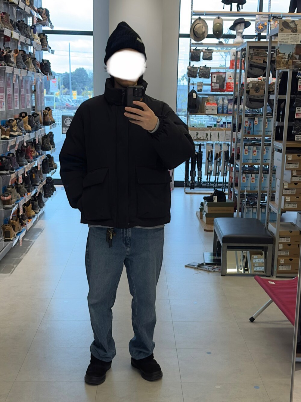 「UNIQLOのワイドフィットジーンズ  Blue 32[81.5cm]（デニムパンツ、ブルー系）」を使った、ryuさん（メンズ・182cm）の冬コーディネートの1枚目の写真