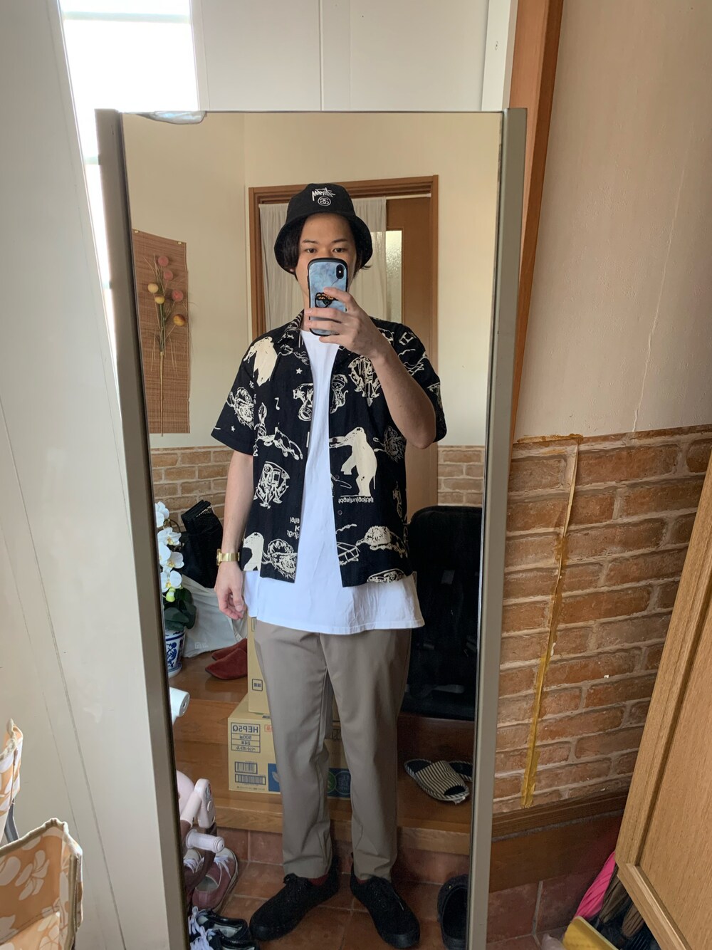「temptationのアイテム（シャツ/ブラウス、ブラック系）」を使った、ryuさん（メンズ・181cm）の春コーディネートの1枚目の写真