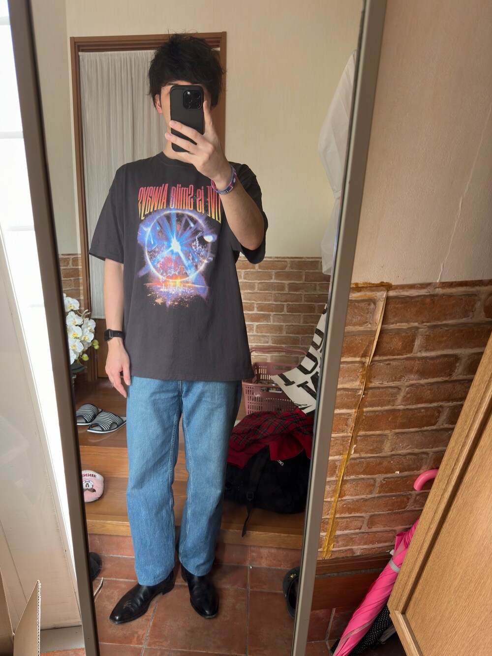 「LiSAのdawn Tシャツ XL（Tシャツ/カットソー、ブラック系）」を使った、ryuさん（メンズ・181cm）の春コーディネートの1枚目の写真