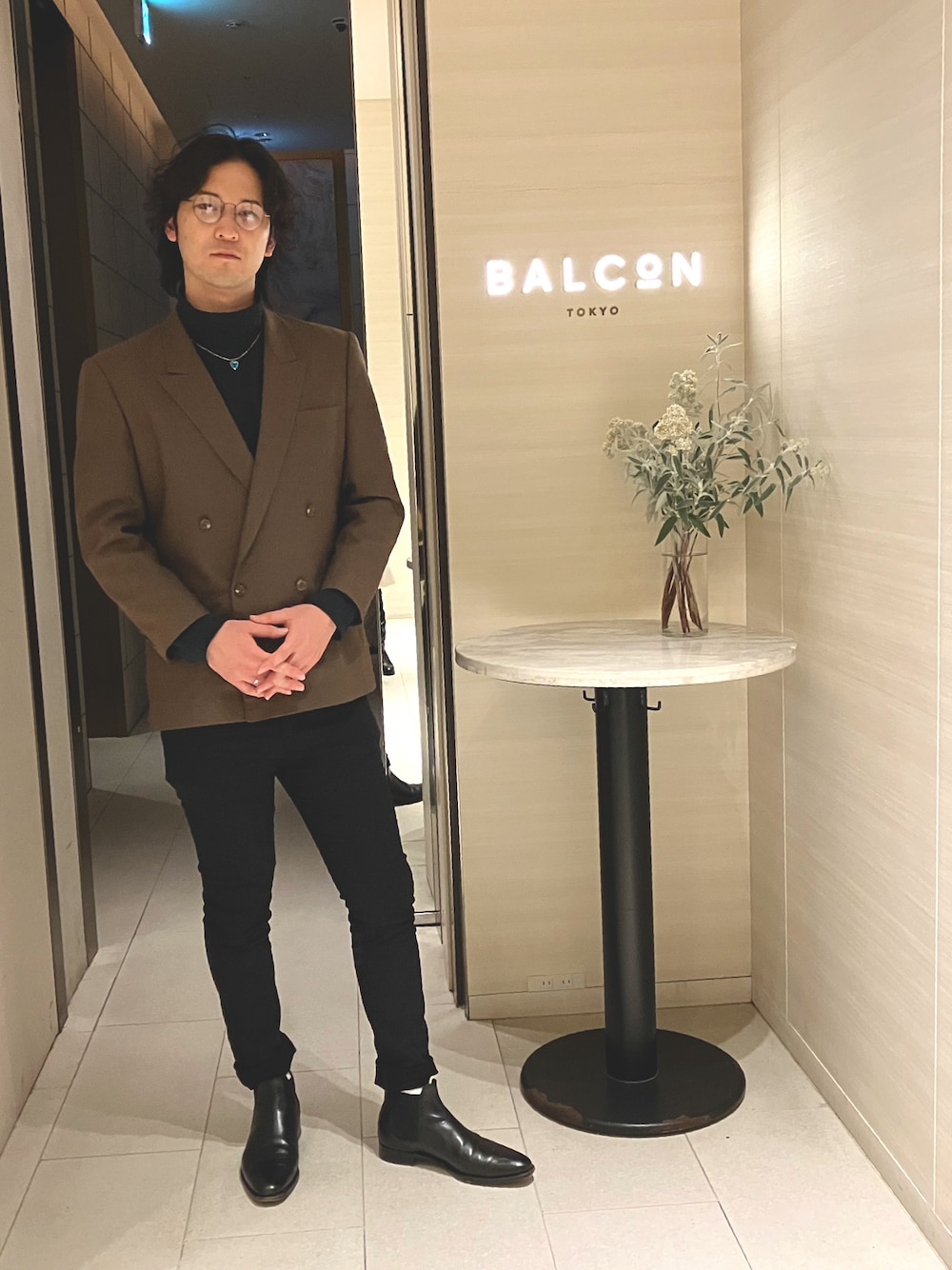 「UNIQLOのブラッシュドモックネックTシャツ NAVY XL（Tシャツ/カットソー、ブラック系）」を使った、ryuさん（メンズ・182cm）の冬コーディネートの1枚目の写真