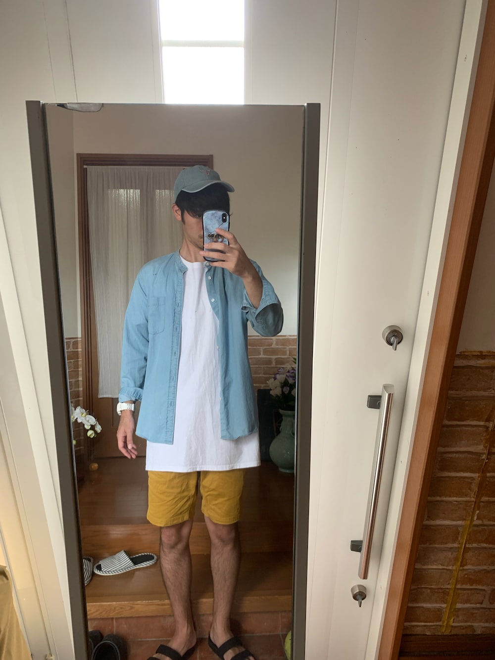 「GuessのGUESS/ゲス　トライアングルロゴ刺繍デニムキャップ（キャップ、ブルー系）」を使った、ryuさん（メンズ・181cm）の秋コーディネートの1枚目の写真