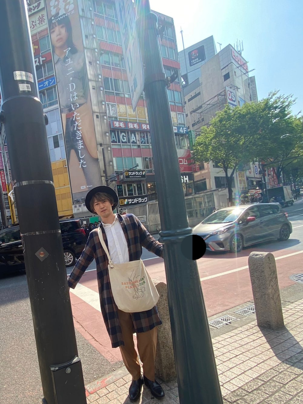 「UNIQLOのフランネルチェックシャツワンピース(レディース)（シャツワンピース、ブラウン系）」を使った、ryuさん（メンズ・181cm）の春コーディネートの1枚目の写真
