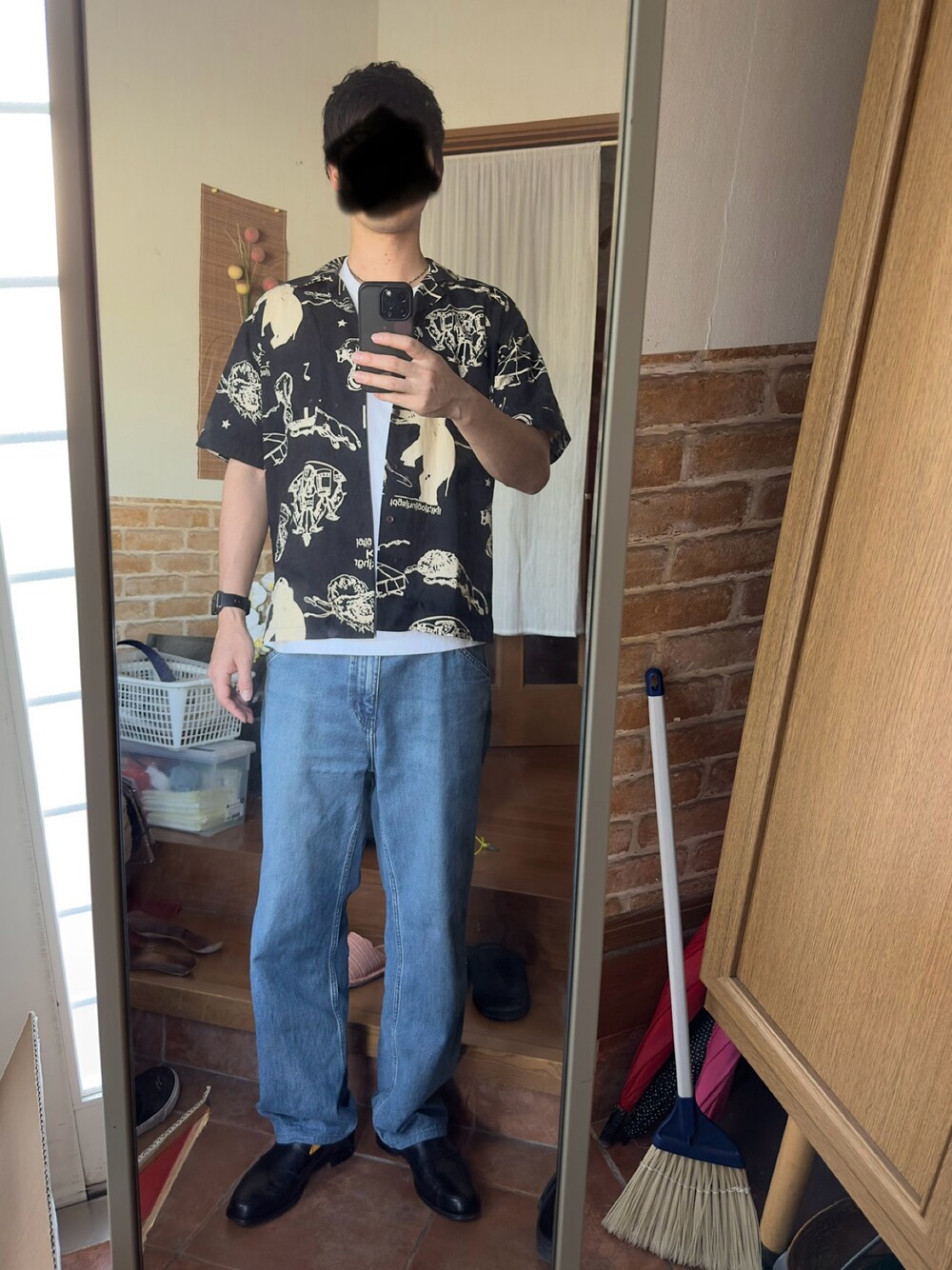 「temptationのアイテム（シャツ/ブラウス、ブラック系）」を使った、ryuさん（メンズ・181cm）の春コーディネートの1枚目の写真