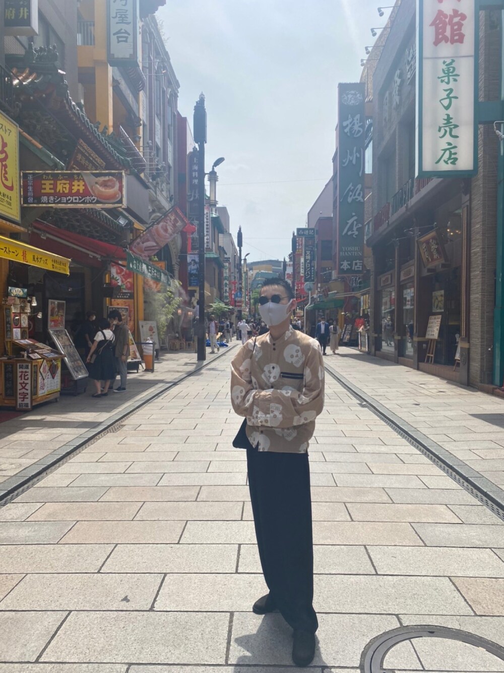 「お洒落さんとつながりたい、シンプル、カジュアル、シンプルコーデ、秋トレンド2021、秋服、低身長コーデ、大人コーデ、メガネ男子、ベージュ、柄シャツ、サングラス、シャツスタイル」｜「SUNSEAのアイテム（シャツ/ブラウス、ベージュ系）」を使った、takumi.さん（メンズ・165cm）の秋コーディネートの1枚目の写真