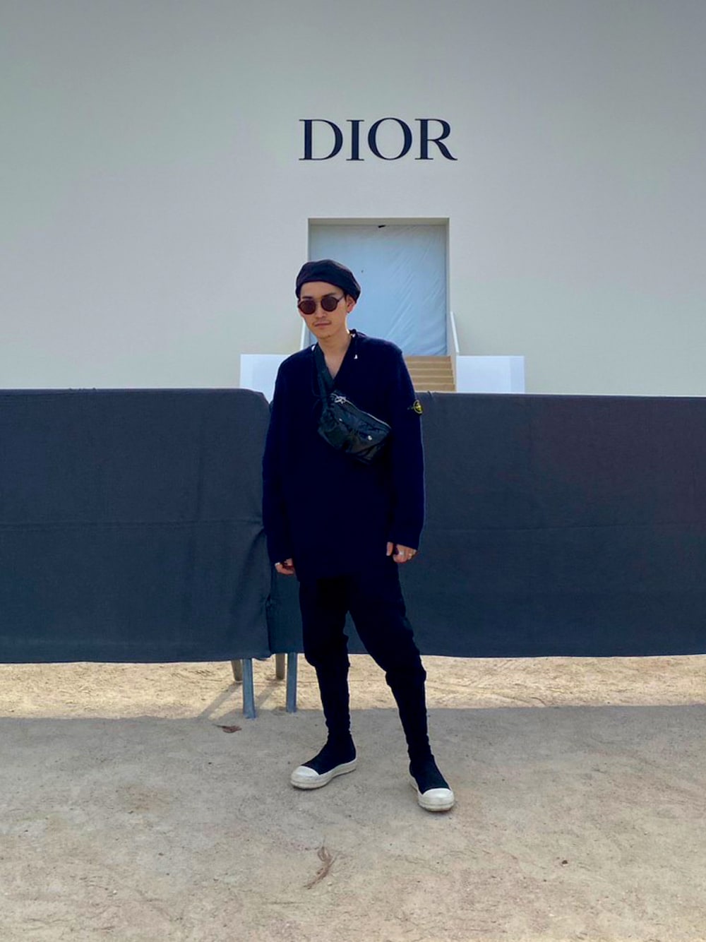 「秋服まるっと大公開、大人カジュアル、シンプル、秋冬コーデ、ootd、ニット、サングラス、ショルダーバッグ、オトナカジュアル、おしゃれさんと繋がりたい、ブラックコーデ、パリ」｜「Nine Tailorの＜NINE TAILOR＞ SARRA BERET/ベレー帽（ハンチング/ベレー帽、ブラック系）」を使った、takumi.さん（メンズ・165cm）の秋コーディネートの1枚目の写真