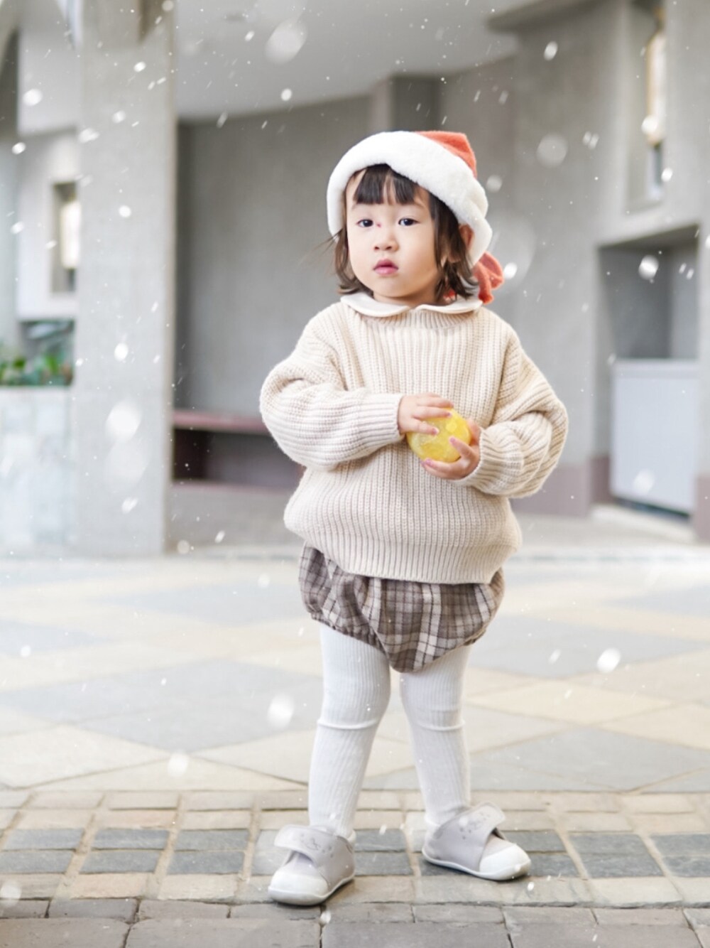 「チェック、休日スタイル、冬コーデ、クリスマスに着たい服、カジュアルコーデ、新星WEARISTAにエントリー、クリスマスコーデ、お出かけコーデ、男の子コーデ、おとこのこ、クリスマスカラー、差し色コーデ、重ね着、クリスマス、ホワイトコーデ」｜「スリーコインズのアイテム（帽子、レッド系）」を使った、ぽんきちさん☆さん（キッズ・80cm）の冬コーディネートの1枚目の写真