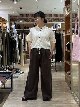 「LOWRYS FARM（ローリーズファーム）のパターンメッシュポロカーディガン 1043039（カーディガン/ボレロ、ホワイト系）」を使った、meme さん（レディース・157cm）の夏コーディネート