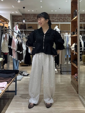 「LOWRYS FARM（ローリーズファーム）の【接触冷感・UVカット】カットイージードロストパンツ 1044353（スウェットパンツ、グレー系）」を使った、meme さん（レディース・157cm）の夏コーディネート