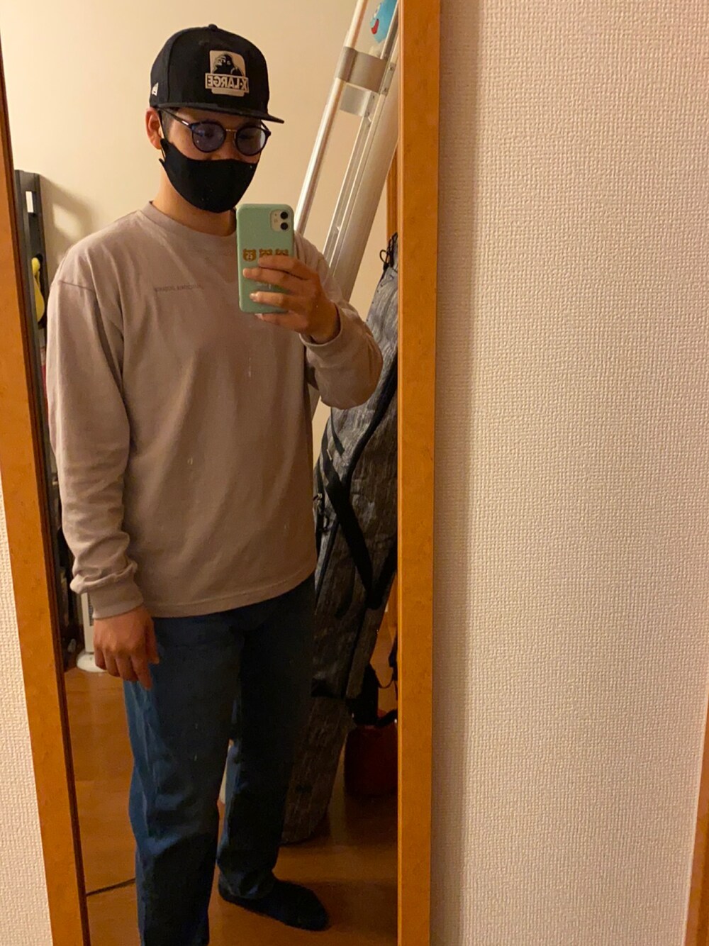 「UNIQLOのアイテム（デニムパンツ、ブルー系）」を使った、SHOGIさん（メンズ・180cm）の冬コーディネートの1枚目の写真