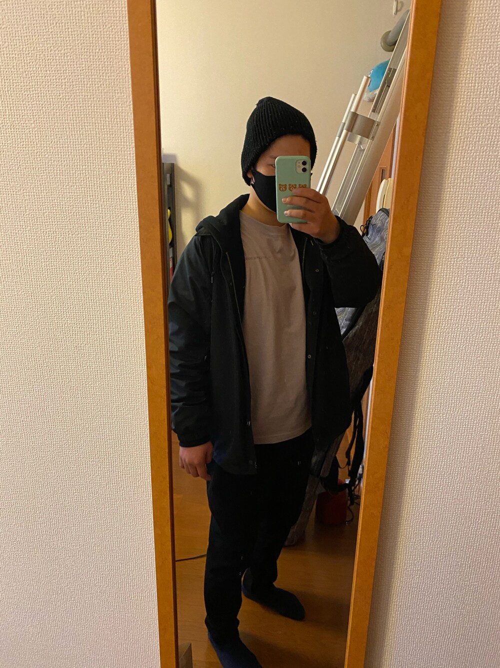 「UNIQLOのアイテム（スラックス、ブラック系）」を使った、SHOGIさん（メンズ・180cm）の冬コーディネートの1枚目の写真