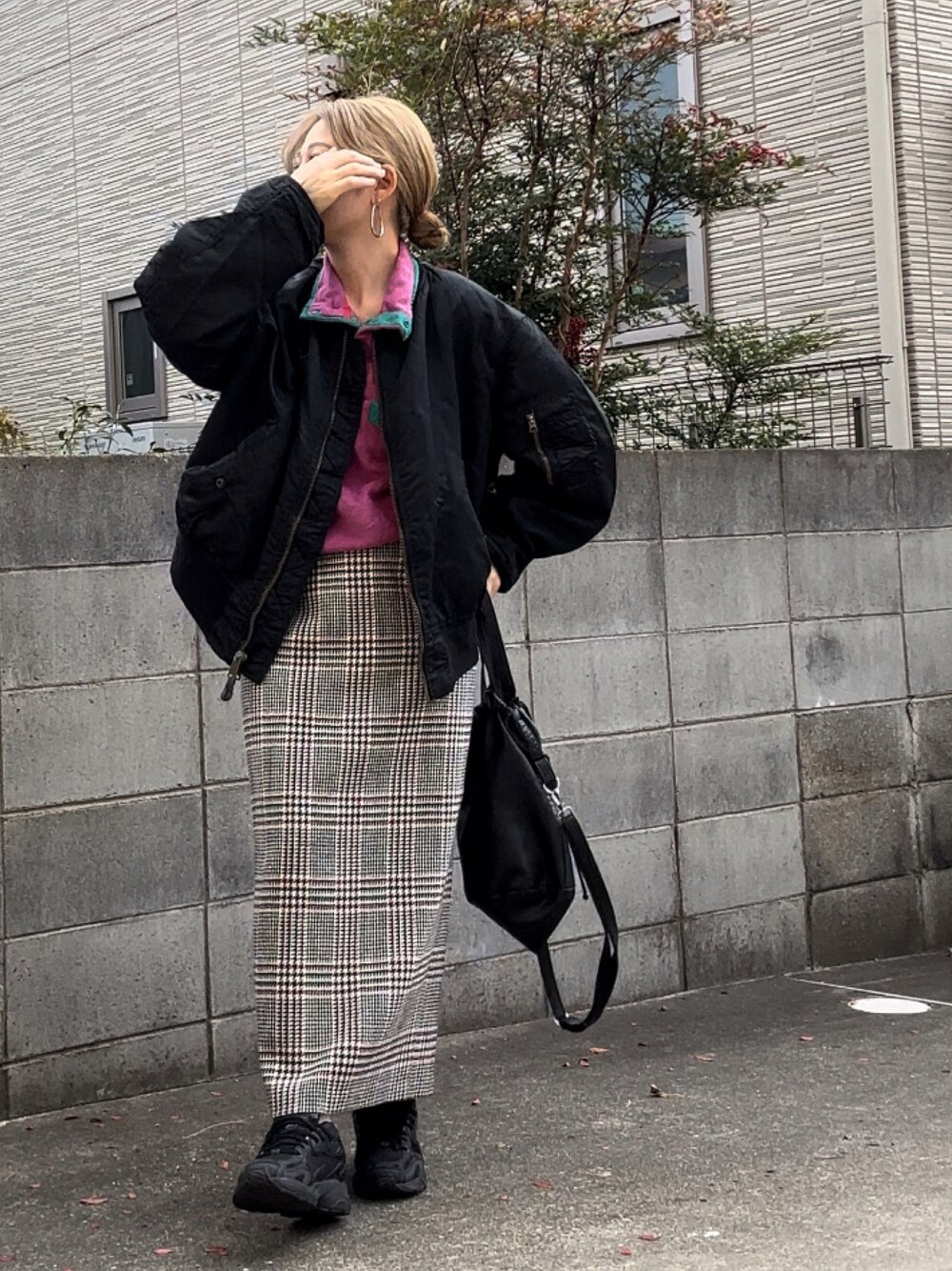 「シンチラ、フリース、ロングスカート、タイトスカート、MA-1、モノトーン、チェック、古着MIX、古着、大人カジュアル」｜「usedのアイテム（その他アウター、ピンク系）」を使った、Maya☺︎さん（レディース・153cm）の冬コーディネートの1枚目の写真