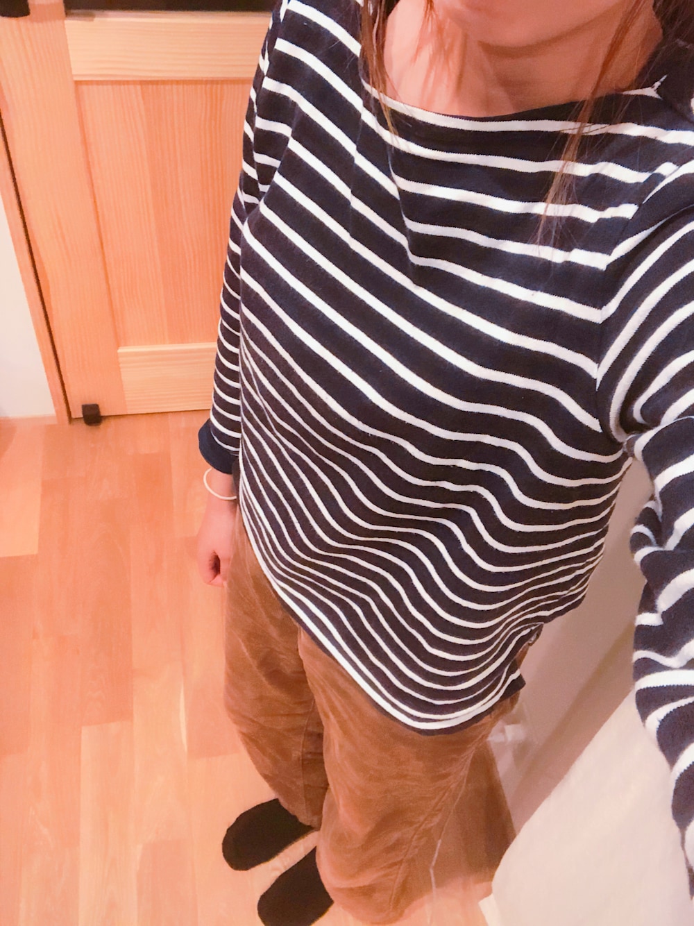 「UNIQLOのアイテム（Tシャツ/カットソー、ブラック系）」を使った、hachi.さん（レディース・157cm）の秋コーディネートの1枚目の写真