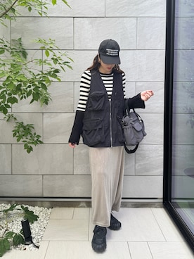 「アイテム（キャップ）」を使った、MISATO さん（レディース・161cm）の秋コーディネート