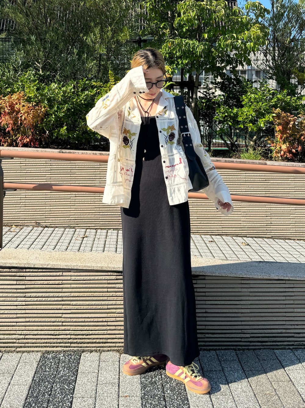 TODAYFULのアイテムを使った「刺繍シャツ」の人気ファッション