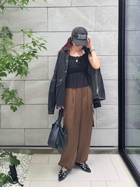 「アイテム（ヘアゴム）」を使った、MISATO さん（レディース・161cm）の秋コーディネート