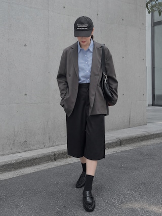 「 hellam（へラム）のTRツイルタックハーフパンツ（スラックス）」を使った、MISATO さん（レディース・161cm）の秋コーディネート