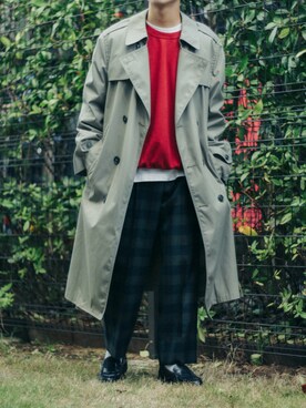 トレンチコートを使った 差し色 赤 のメンズ人気ファッションコーディネート Wear