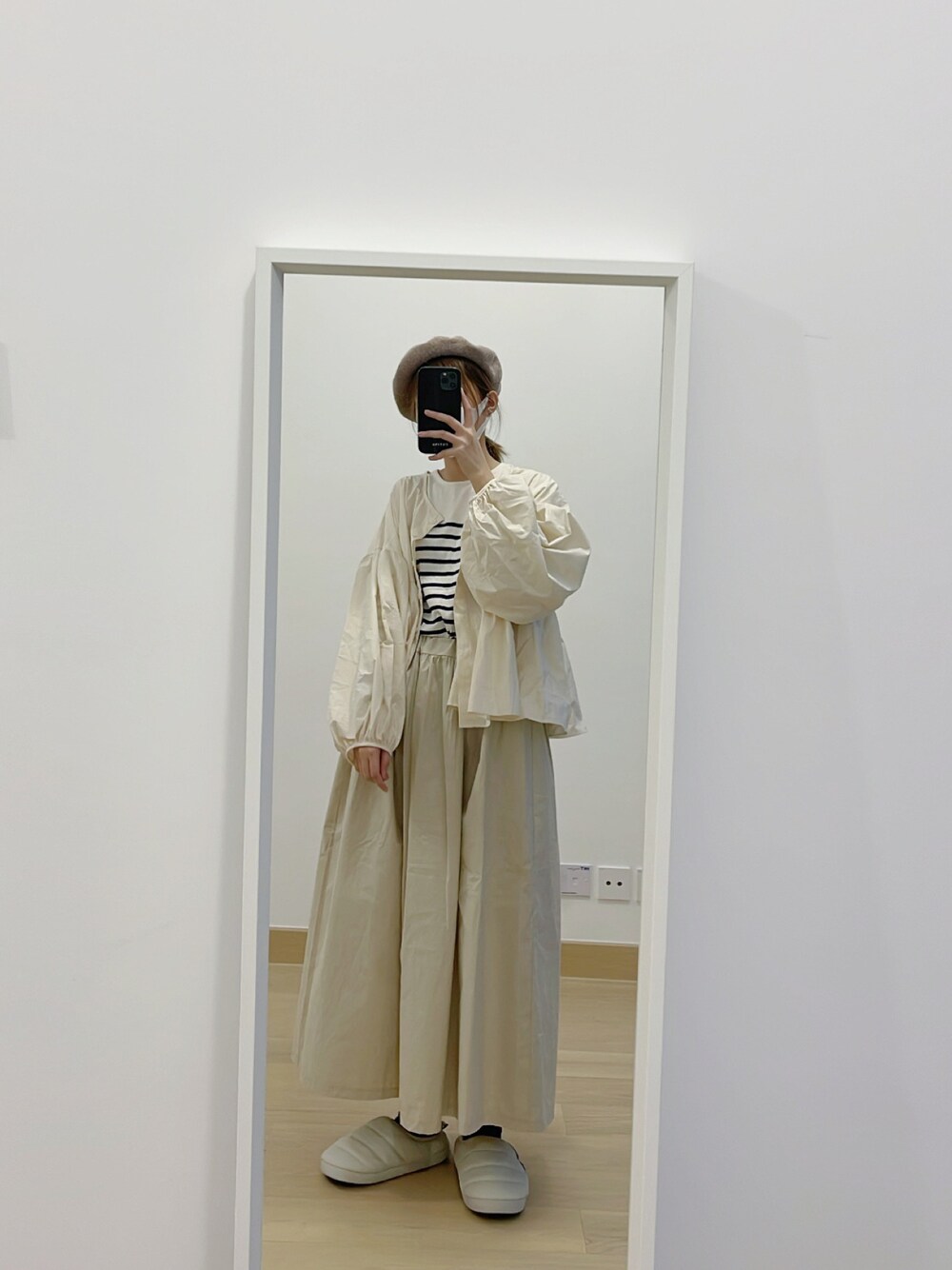 「ootd」｜「tingselectのアイテム（スカート、ベージュ系）」を使った、c_.htさん（レディース・165cm）の春コーディネートの1枚目の写真