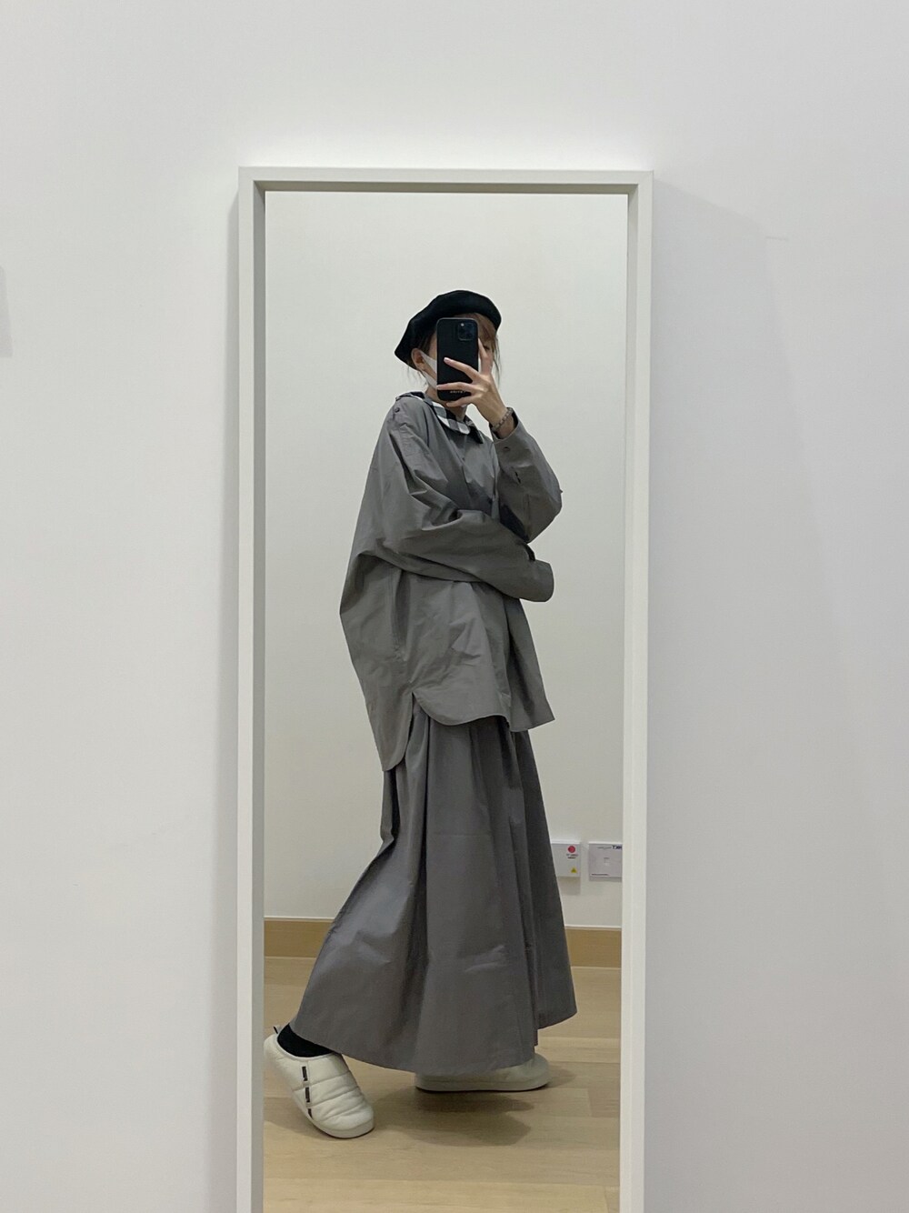 「ootd」｜「tingselectのアイテム（スカート、グレー系）」を使った、c_.htさん（レディース・165cm）の春コーディネートの1枚目の写真