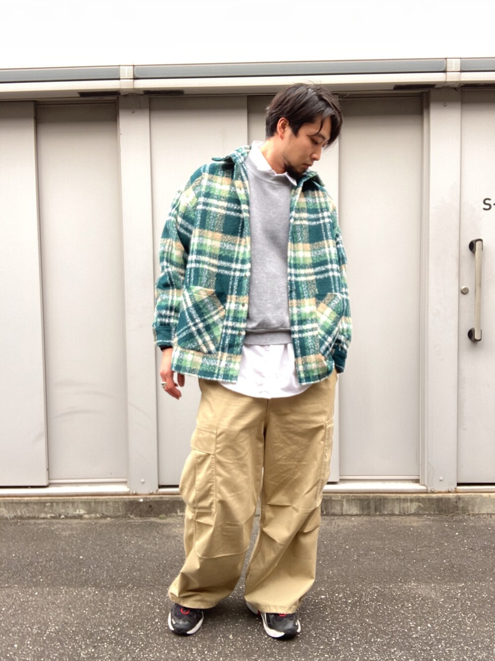 「whiteland、ホワイトランド、秋コーデ、冬コーデ、秋冬コーデ、ウール、ウールシャツ、シャツ、チェックシャツ、OUTLET」｜「WHITELANDの[LAB限定]WHITELAND/ホワイトランド/ＰＬＷＬ　ウール　チェックシャツ（その他アウター、グリーン系）」を使った、ツネマツさん（メンズ・187cm）の秋コーディネートの1枚目の写真