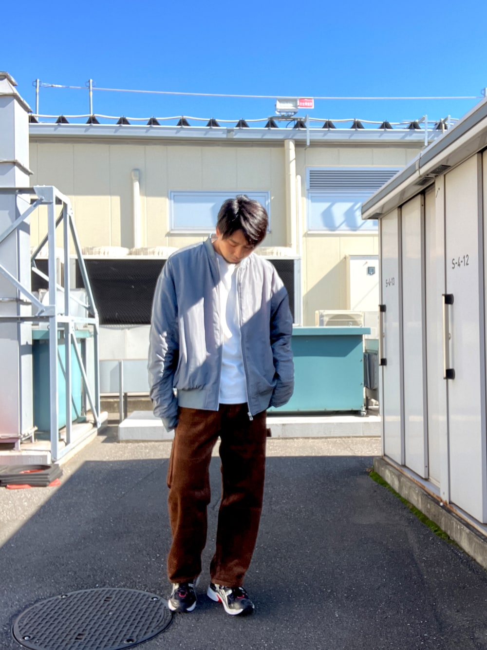 「Danke schon、ダンケシェーン、MA-1、ストリート、bigma-1、秋コーデ、秋冬コーデ、ナイロン、outlet、オーバーサイズ」｜「DANKE SCHONの【WEB&DEPOT限定】DankeSchon/ダンケシェーン/NYLON MA-1（MA-1、ベージュ系）」を使った、ツネマツさん（メンズ・187cm）の秋コーディネートの1枚目の写真