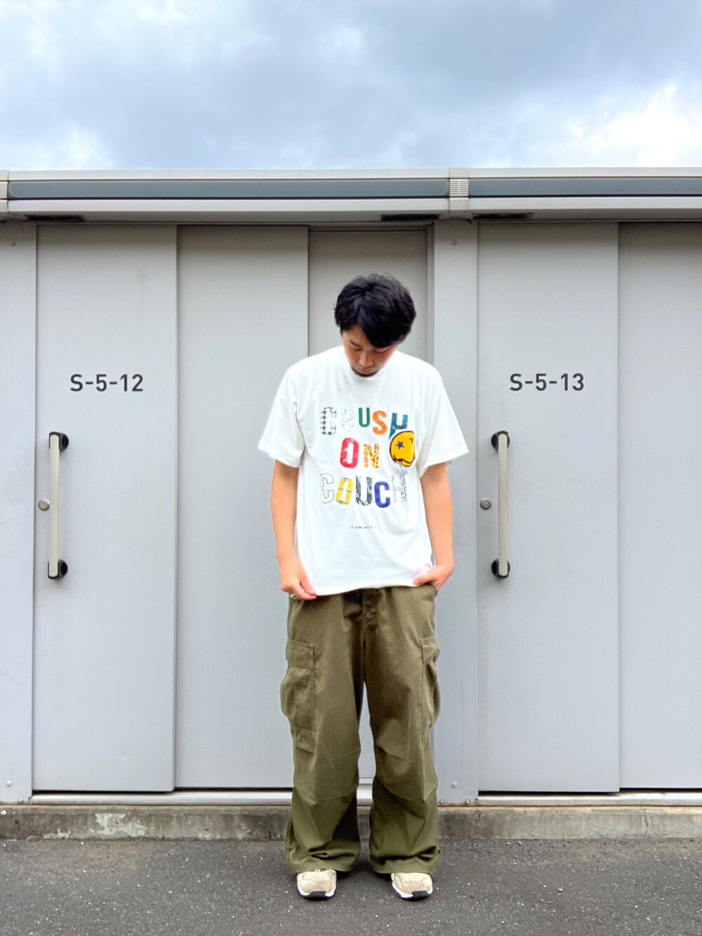 「umlaut、ウムラウト、白Tシャツ、ホワイト、ワッペン、刺繍、ロゴT、outlet、夏コーデ」｜「UMLAUTのアイテム（Tシャツ/カットソー、ホワイト系）」を使った、ツネマツさん（メンズ・187cm）の夏コーディネートの1枚目の写真