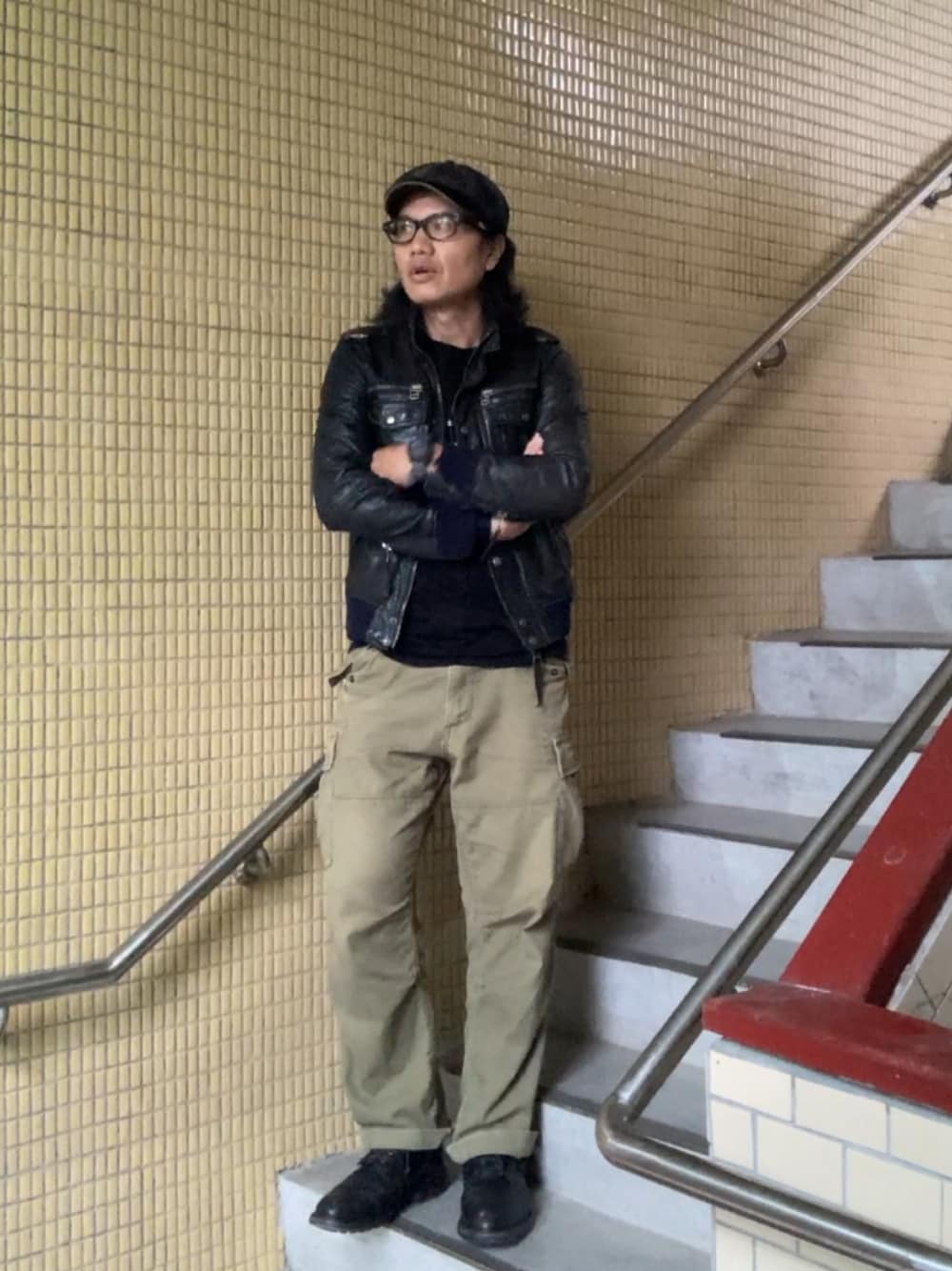 「ミリタリー、M65、キャスケット、brixton、レザージャケット、alphaindustries、カーゴパンツ、Alfred Sargent」｜「Alpha Industriesのアイテム（カーゴパンツ、グリーン系）」を使った、ORTHさん（メンズ・170cm）の秋コーディネートの1枚目の写真