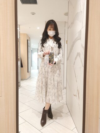JUSGLITTY　ジャスグリッティー　ボウタイプリーツワンピース ジャスグリッティー 花柄ボウタイプリーツワンピース - メルカリ