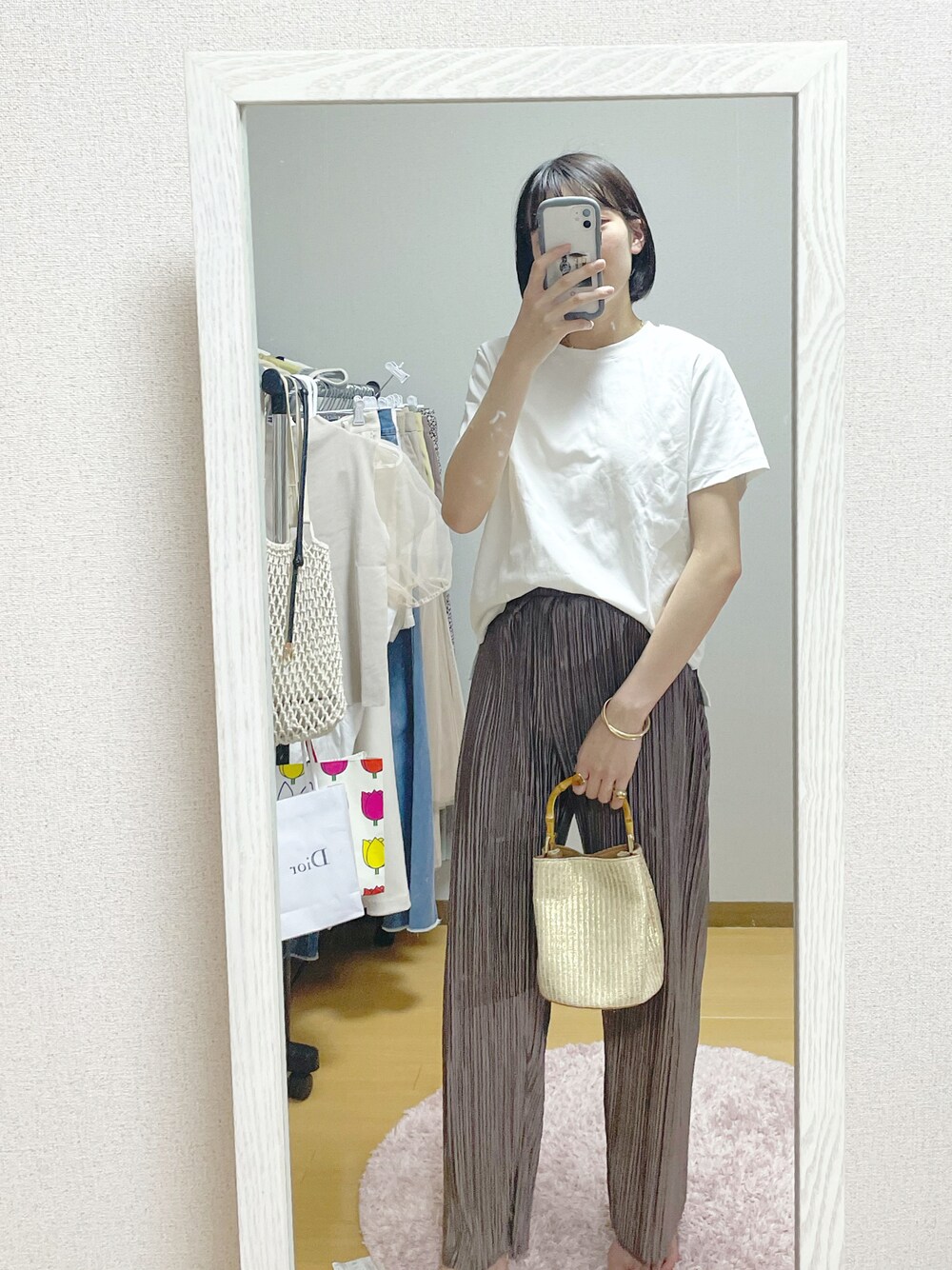 「ラクチンコーデ、シンプル、大人カジュアル、夏、おしゃれさんと繋がりたい、オトナ女子、カジュアル、プチプラ、プリーツパンツ、カジュアルコーデ」｜「Honeysのボート衿トップス（Tシャツ/カットソー、ホワイト系）」を使った、ayu  さん（レディース・162cm）の夏コーディネートの1枚目の写真